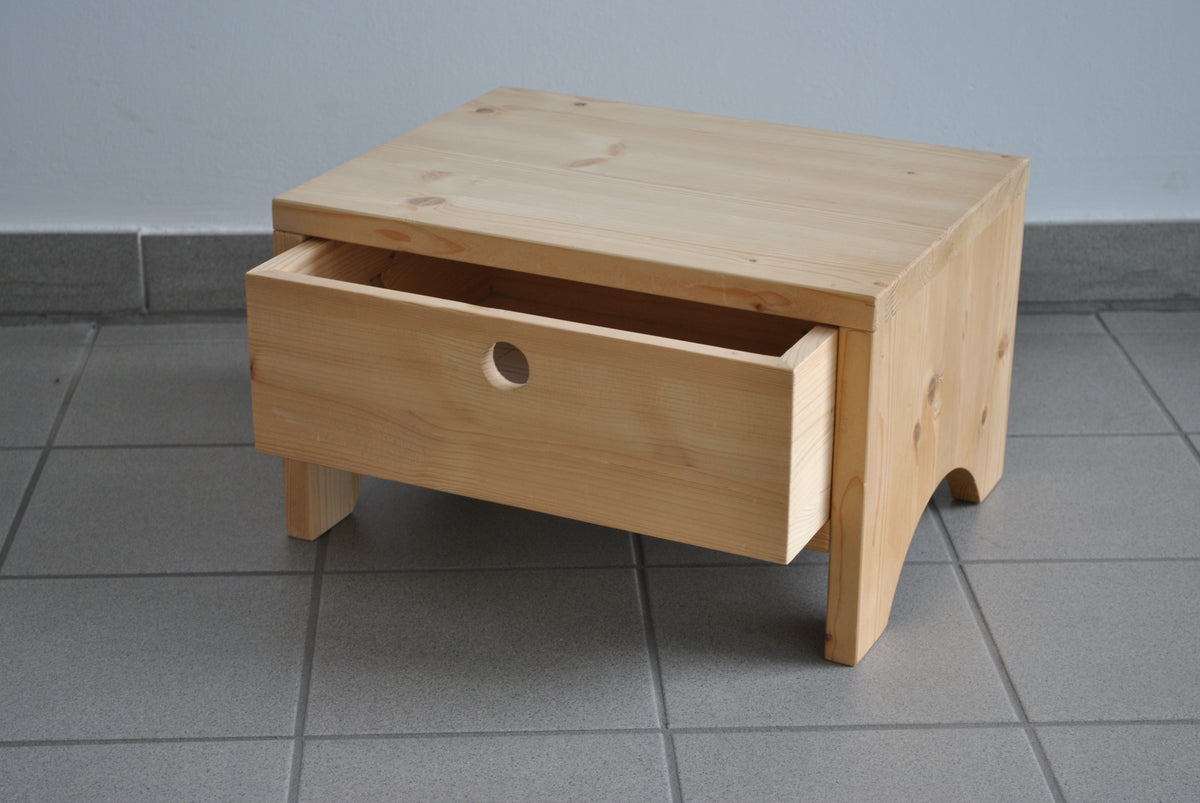 Möbelbau mit Massivholzplatten und professionellen Elektrowerkzeugen