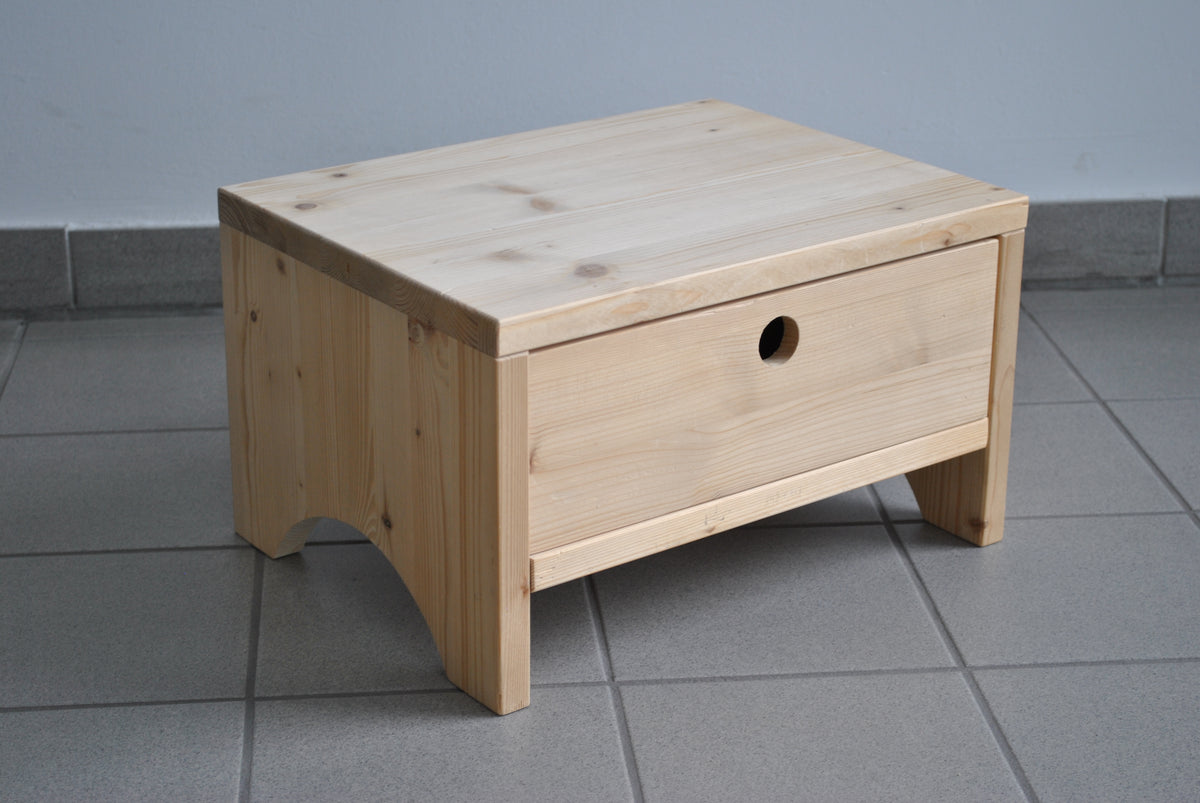Möbelbau mit Massivholzplatten und professionellen Elektrowerkzeugen