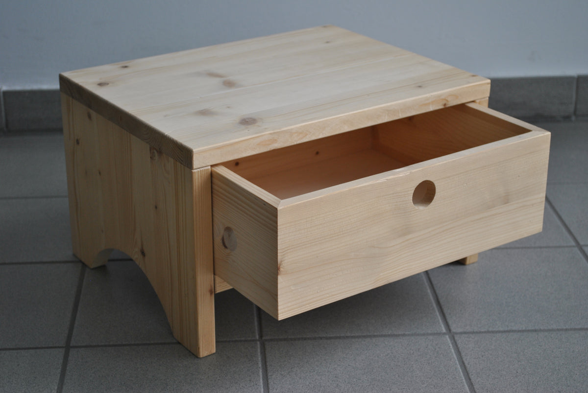 Möbelbau mit Massivholzplatten und professionellen Elektrowerkzeugen