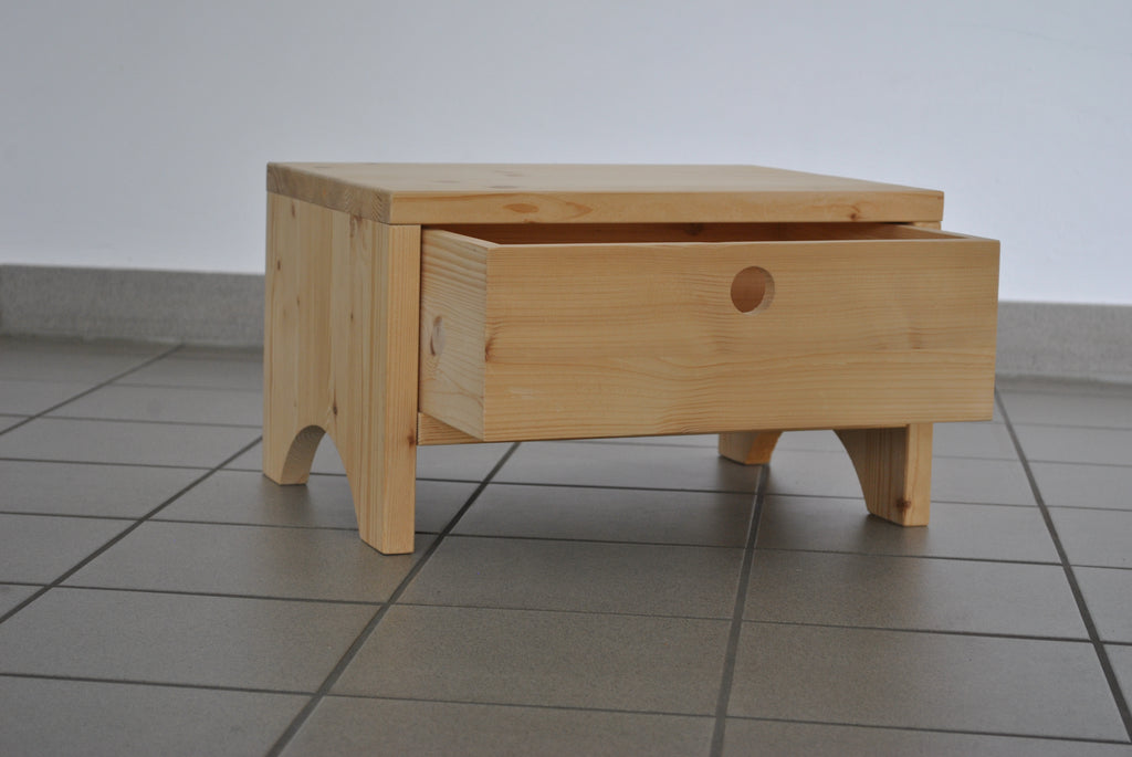 Furniture Making with Solid Wood Panels and Professional Power Tools